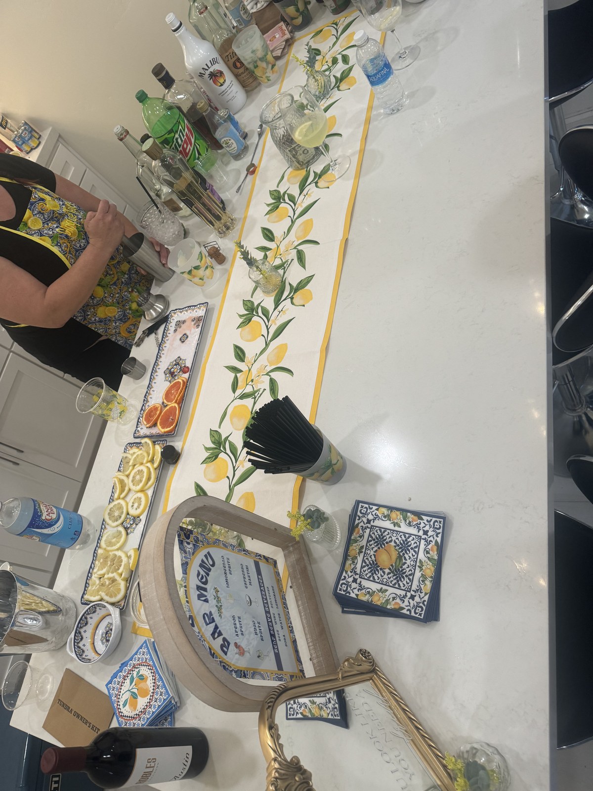 Lemon-printed bar runner with citrus garnishes, straws and tiled napkins